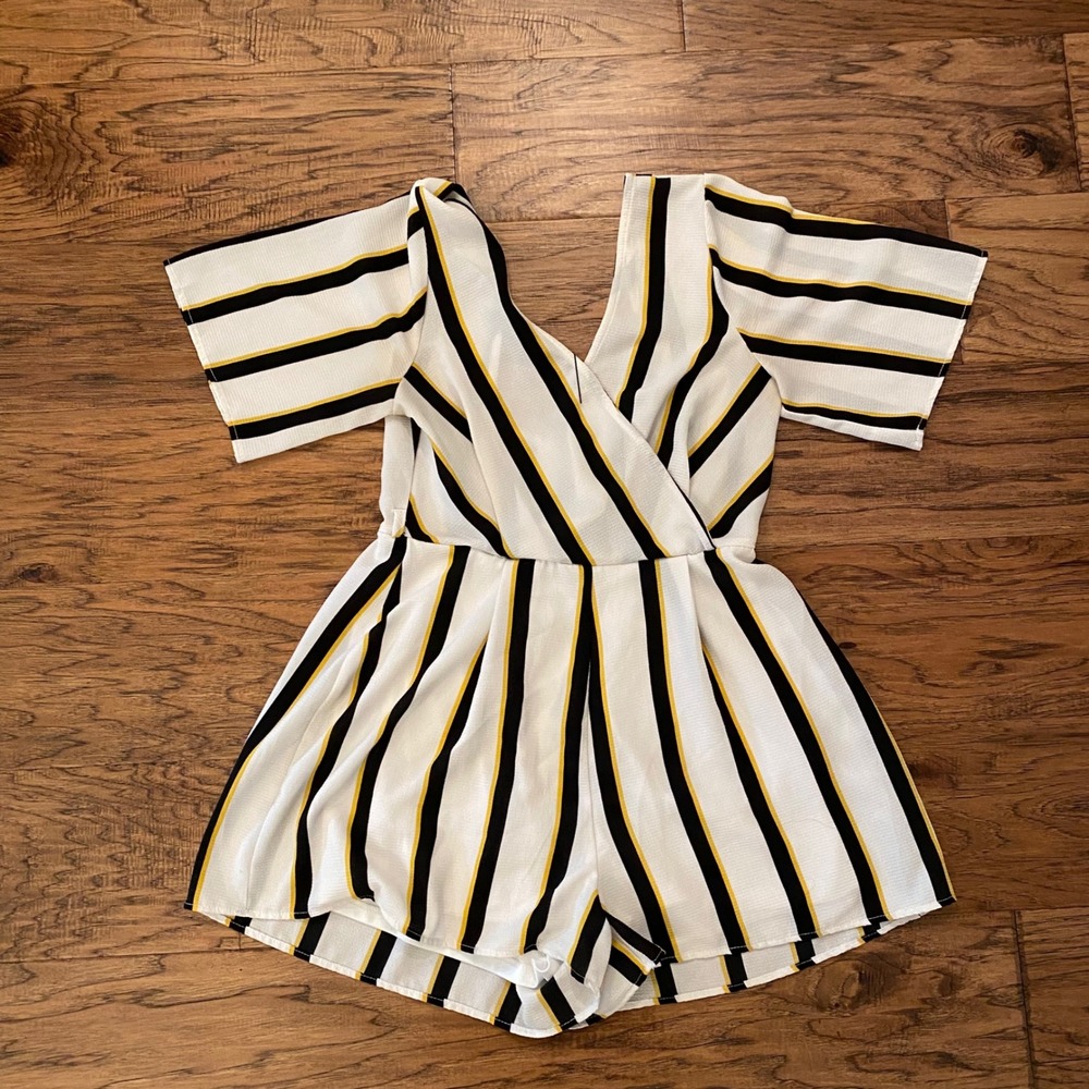 Trixxi Womens Striped V-Neck Romper White Black Yellow Size M Flutter Sleeve